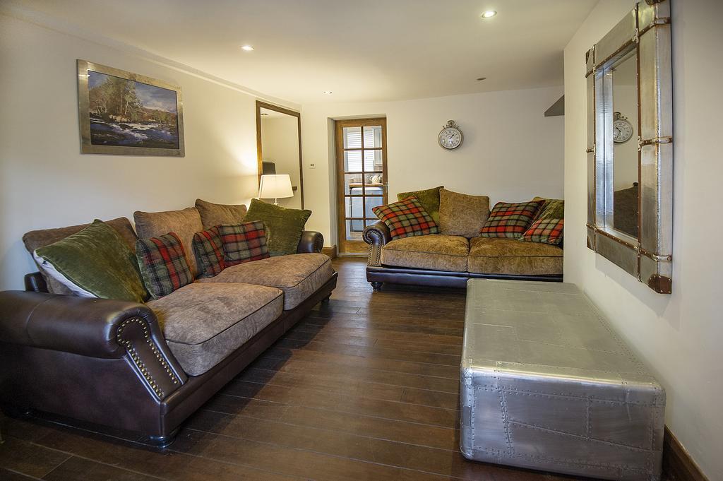 The Falls Of Dochart Inn Killin Exterior photo